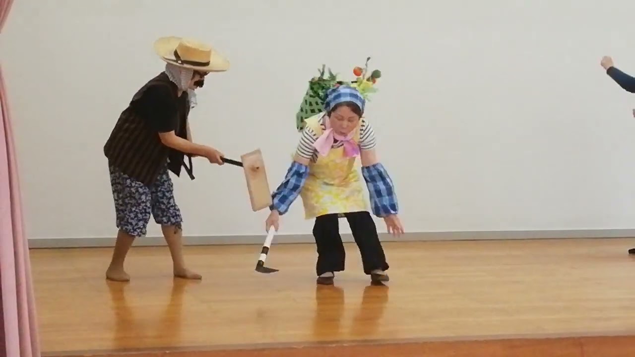 麦畑/オヨネーズ~(舞踊で、くれない会四人組の皆さんです。息の合ったchemicalな振りに、思わず😊です❤️)