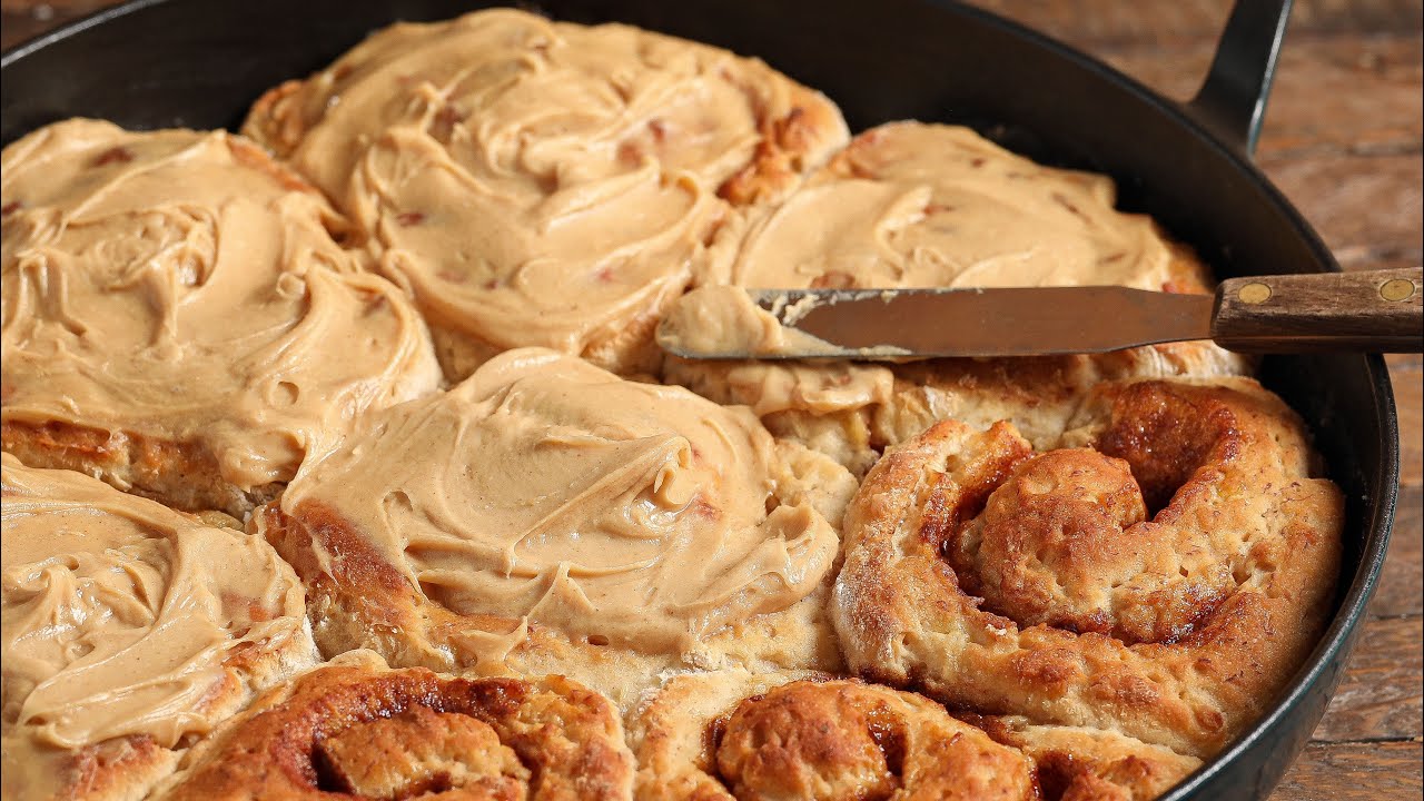 The most Delicious Banana Bread Cinnamon Rolls with Peanut Butter Frosting, GF & DF options
