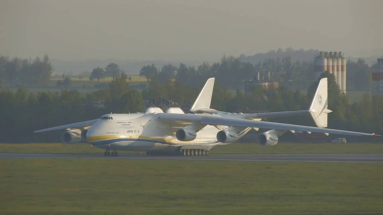 Antonov An-225 Mrija, Take off from Prague, problem with landing gear!