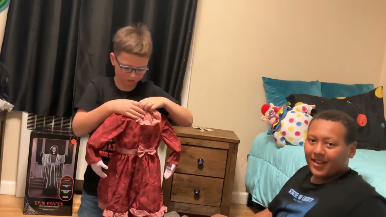 Part two of unboxing sadistic Sadie ￼ and reaper animatronic ￼