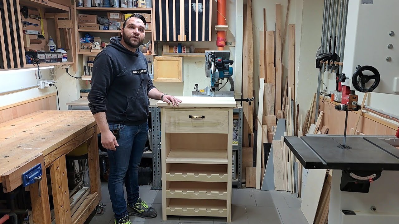 Mobile portabottiglie in legno massello di toulipier.Lavorazione legno massello hobby