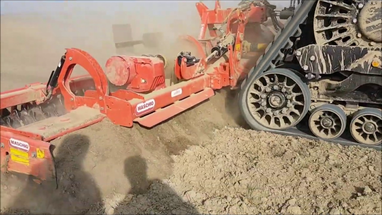 Case IH Magnum 380 CVX RowTrac + Maschio Jumbo 7 mt