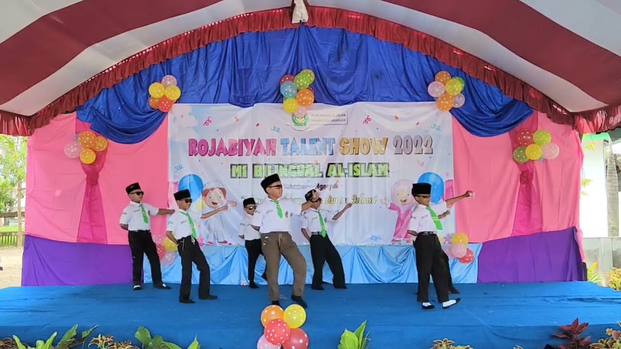 Pertunjukan Pentas Seni Oleh Kelas 2 Champion
