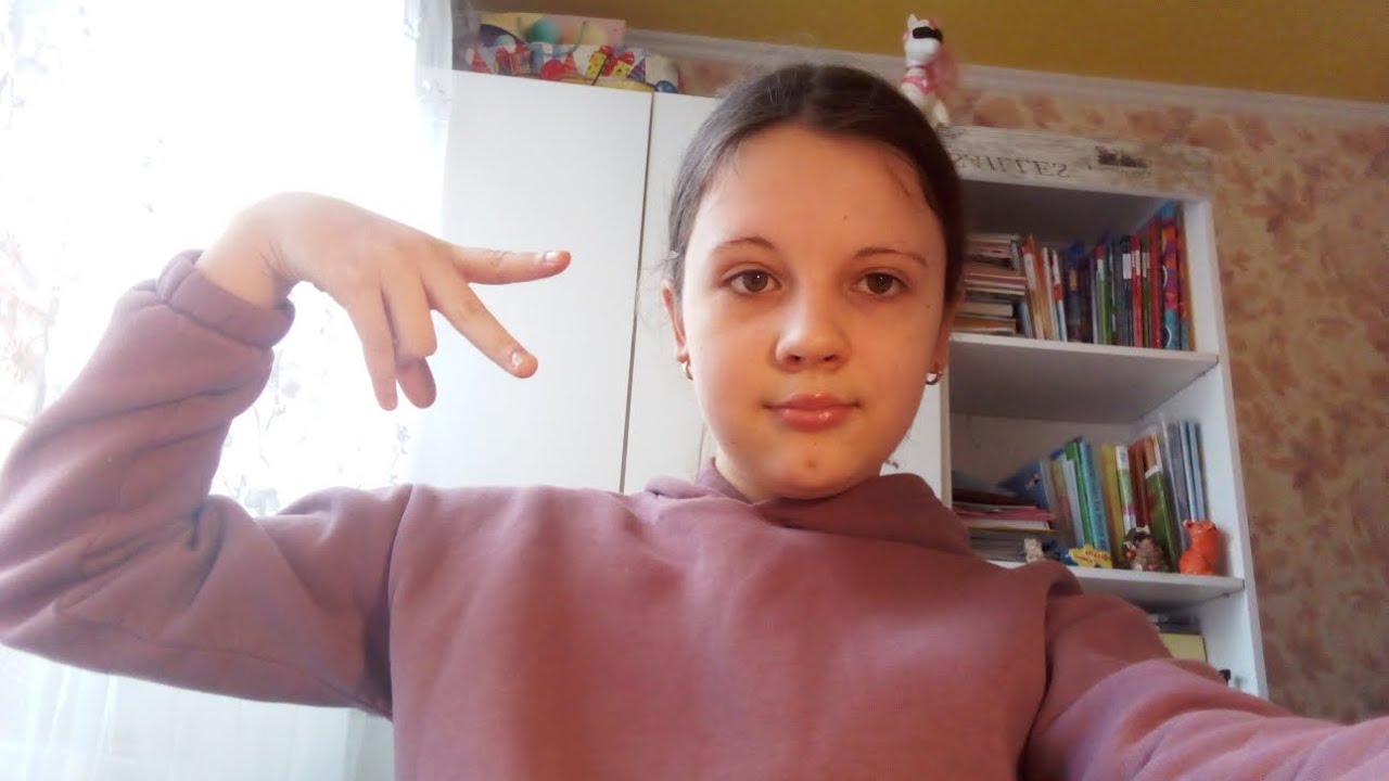 Показує всю свою косметику 2026.(Друга частина)