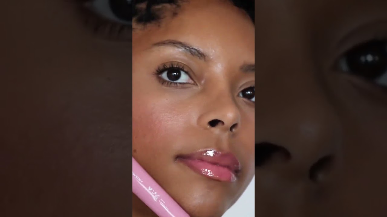 Lip swatch time! 💋✨ Watch as the #ShopMissA Lip Glaze Lip Tint melts onto the lips.