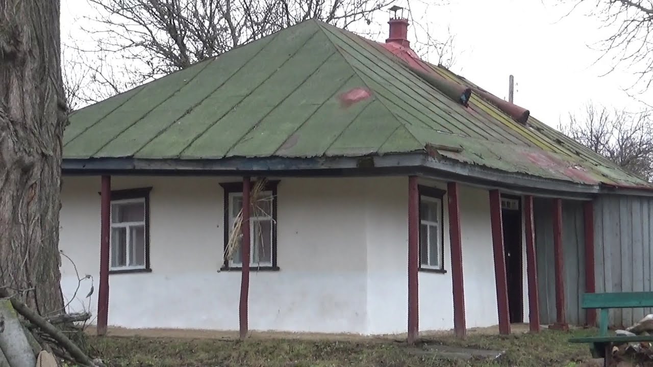 В селі Дмитренки на Полтавщині. Закинуті ферми і нині унікальне традиційне житло минулих століть