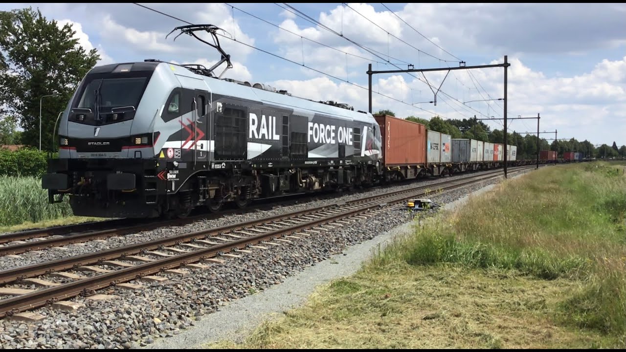 Trainspotting on the Dutch(NL) Famous Railroad Curve (Bend) part 2 At Horst-Sevenum the Netherlands👍