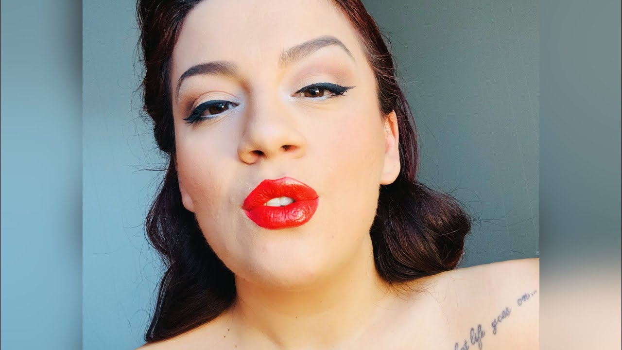 Pinup look makeup