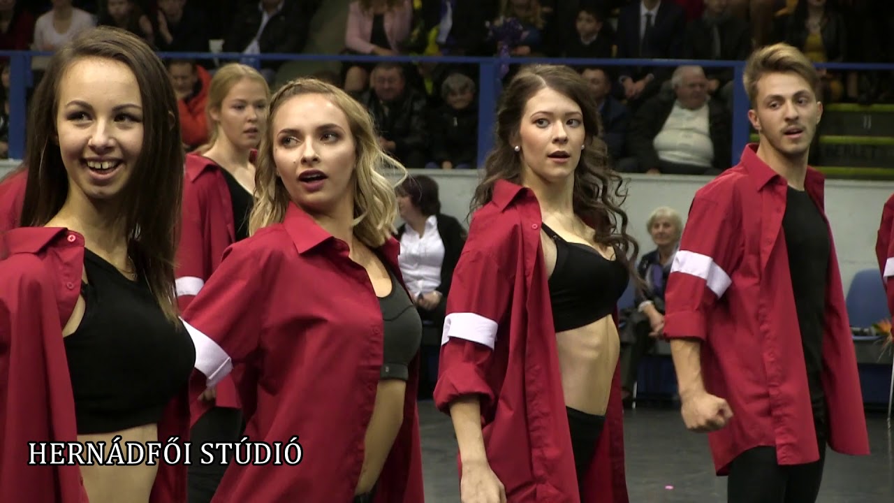 Világszinvonalú szalagavatói Michael Jackson tánc Medgyessy 12.C szerkesztett produkciója