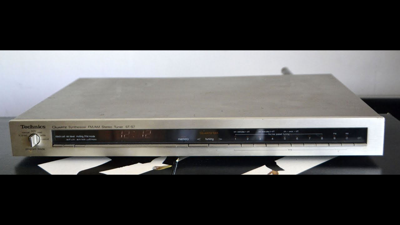 Technics  Quartz  Synthesizer FM/AM Stereo Tuner  ST-S7     1980