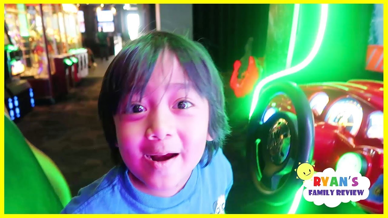 RYAN BEATS DADDY at Games from Dave and Busters!!!