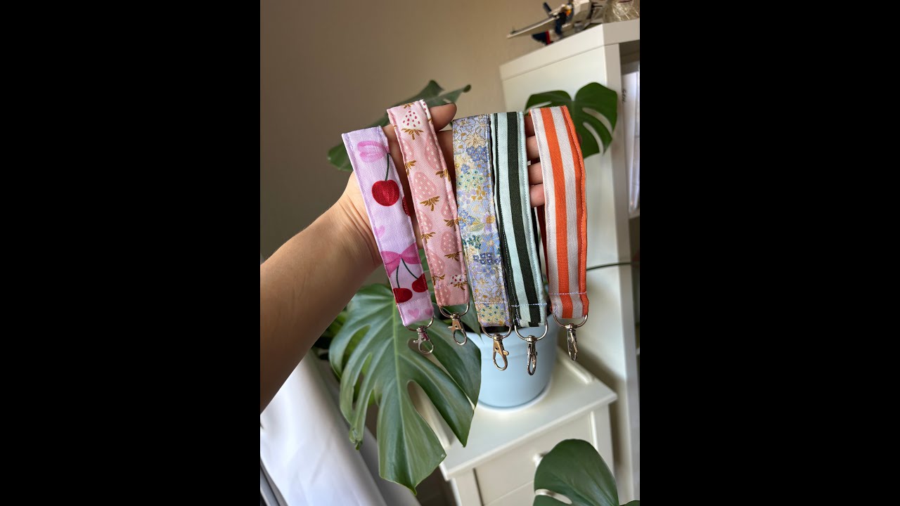 DIY Sew a keychain/wristlet with me ✨Using my leftover batting scraps✨