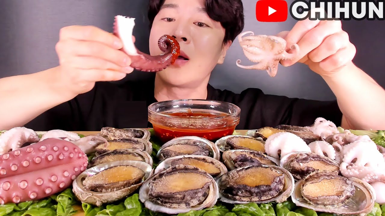 есть жевательные морепродукты морское ушко, осьминог, осьминог детеныш🐙SEAFOODS  MUKBANG