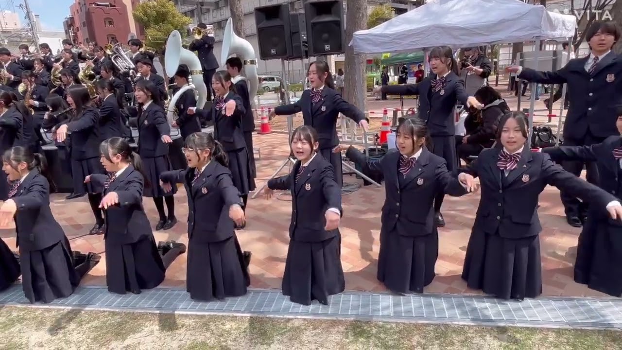 尼崎中央公園リニューアルオープン　ステージで市尼吹奏楽部の演奏と双星の書道部のパフォーマンス