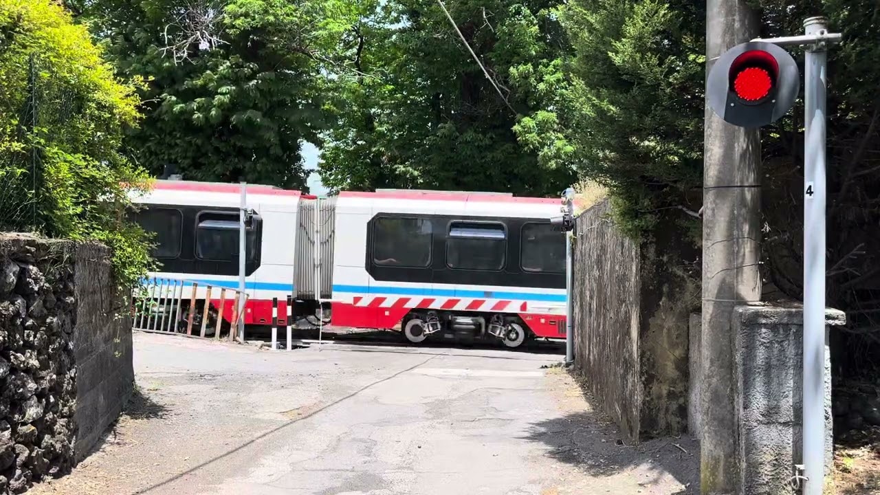 Passaggio a livello Linguaglossa (Ferrovia Circumetnea)