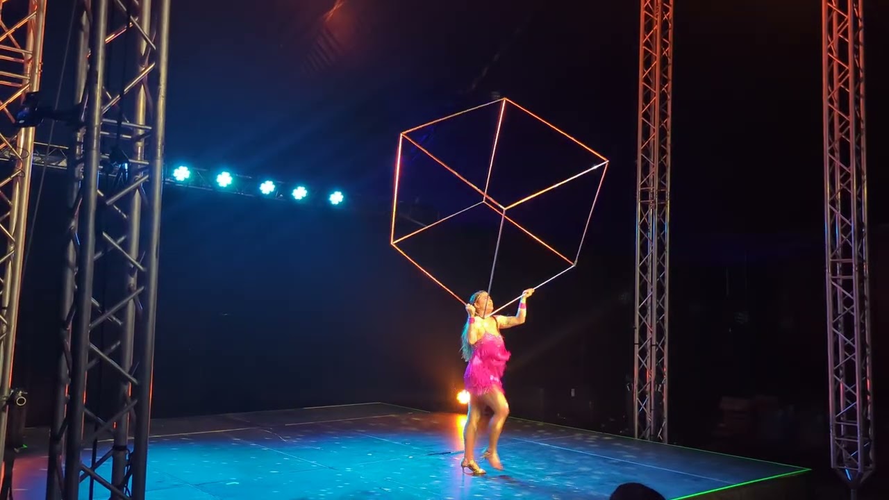 Spinning Cube - Riki Morgan (Canberra Circus Festival)