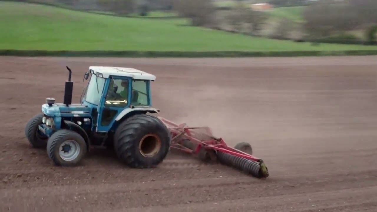 CLASSIC FORD AND FENDT Seeding the hill field