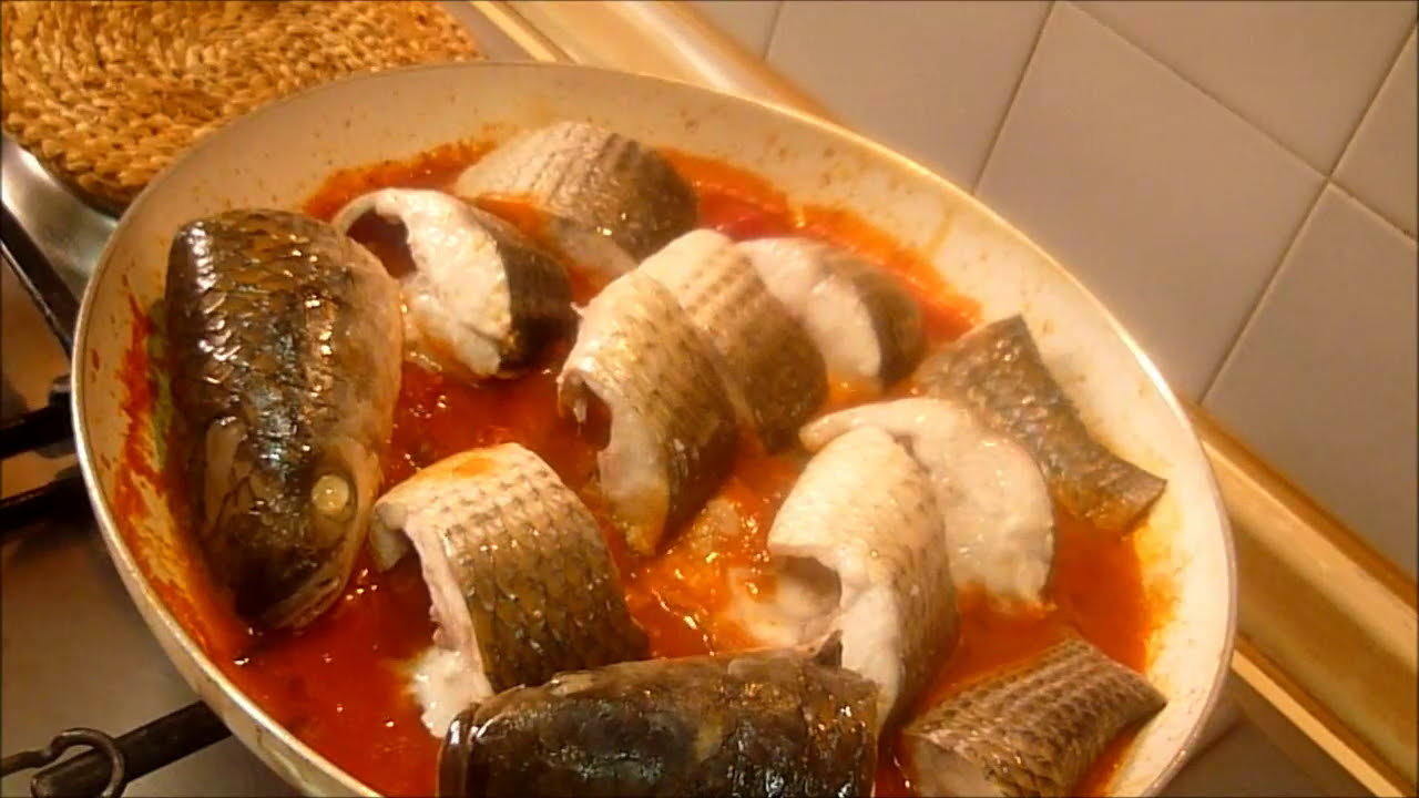 Cefalo alla Pizzaiola ricetta facile e veloce. Un piatto italiano, leggero ma molto gustoso.