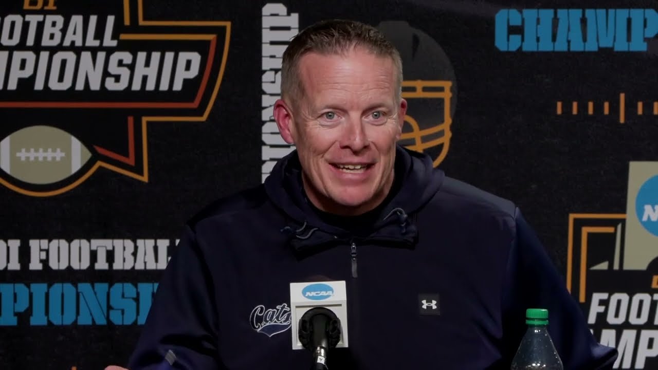 Брент Виген, Тако Доулер и Джастин Ламсон из команды Montana State после победы над Illinois Stat...