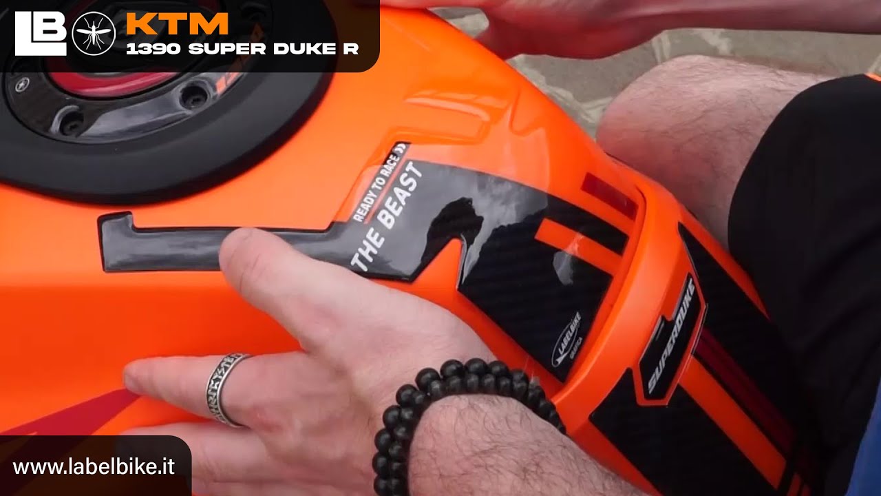 Paraserbatoio Alto su KTM 1390 Super Duke R - Montaggio Facile per Protezione e Stile Unico!