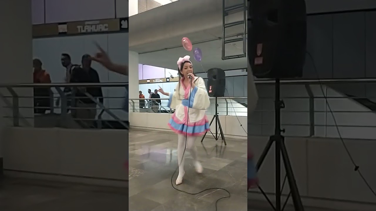 OtonaBlue con Annie K y Reborn Idols en el Metro