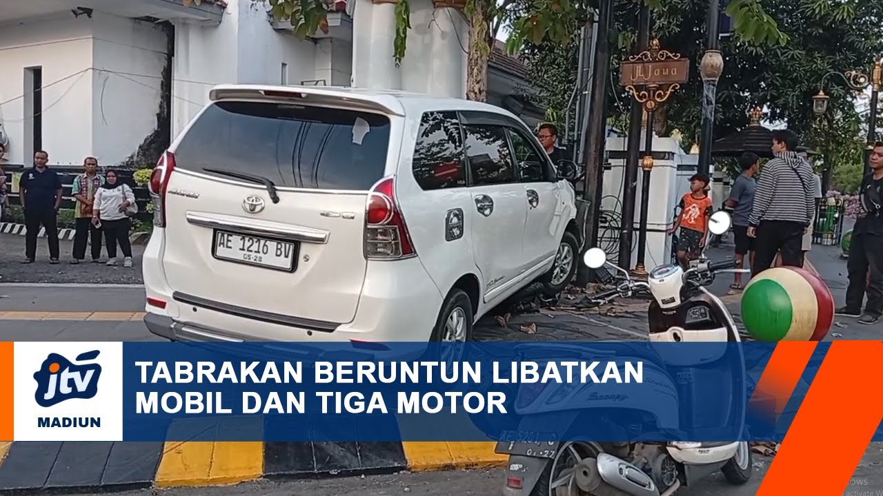 KOTA MADIUN - Tabrakan Beruntun Libatkan Mobil Dan Tiga Motor