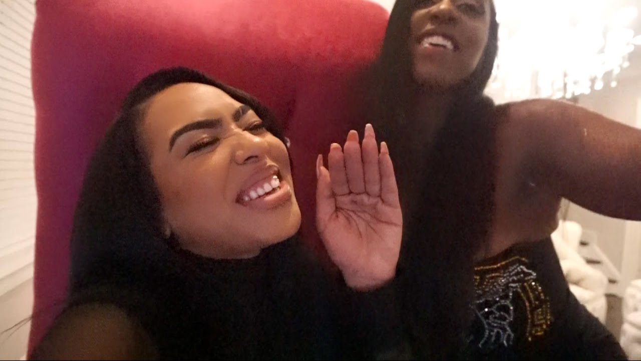 VLOG : CHILLIN' WITH KASH DOLL | OPENING CHRISTMAS GIFTS!!!
