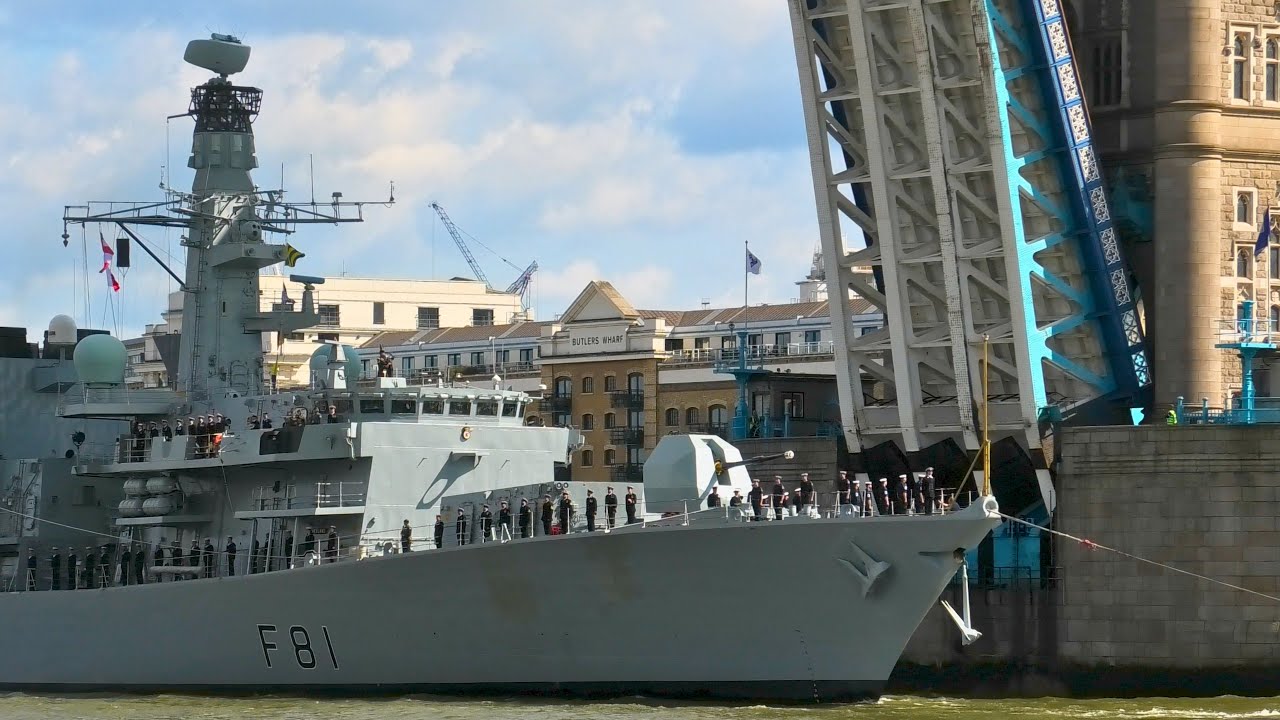 HMS SUTHERLAND arrives in LONDON
