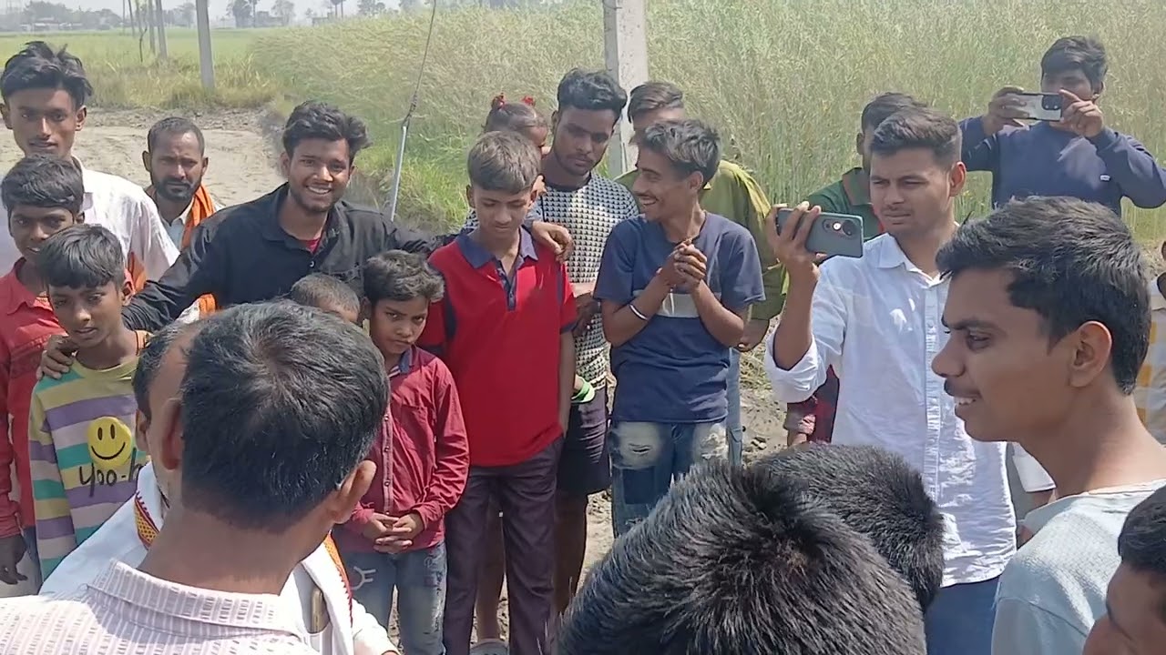 तस्वीर में जो मूर्ति दिख रही है, वह शैली के आधार पर हिंदू देवी-देवता की प्राचीन शैली की पत्थर की मूर
