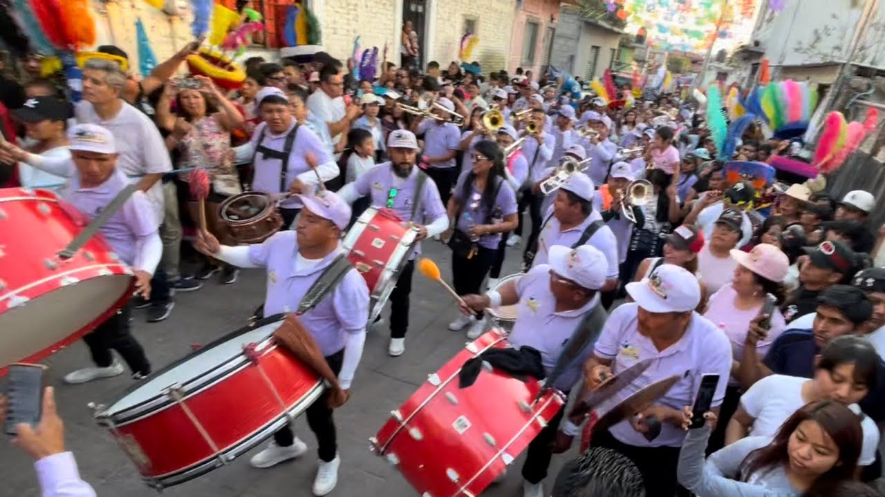 Выступление группы апачей на карнавале в Чинелосе (Тетельсинго) в 2026 году.