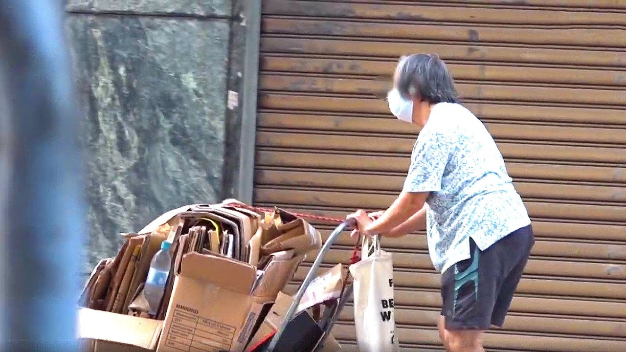 東張西望 | 新蒲崗婆婆手持兩幢私樓扮慘乞錢?!