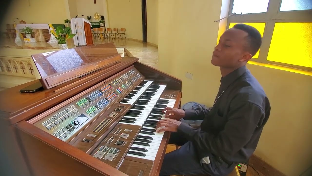 Ufundi wa Godfrey kwenye kinanda Key G# 
