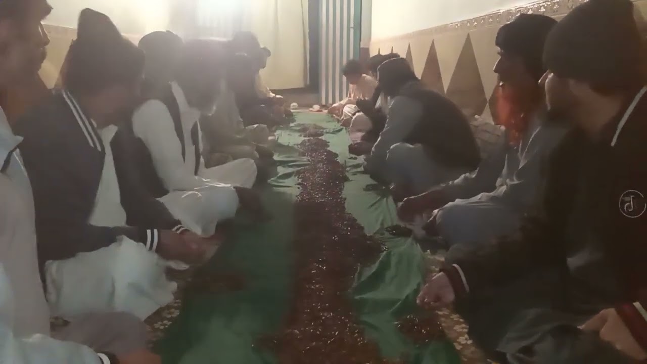 لاکھ درود پاک پڑھ رھے ھیں سبحان اللہ 
