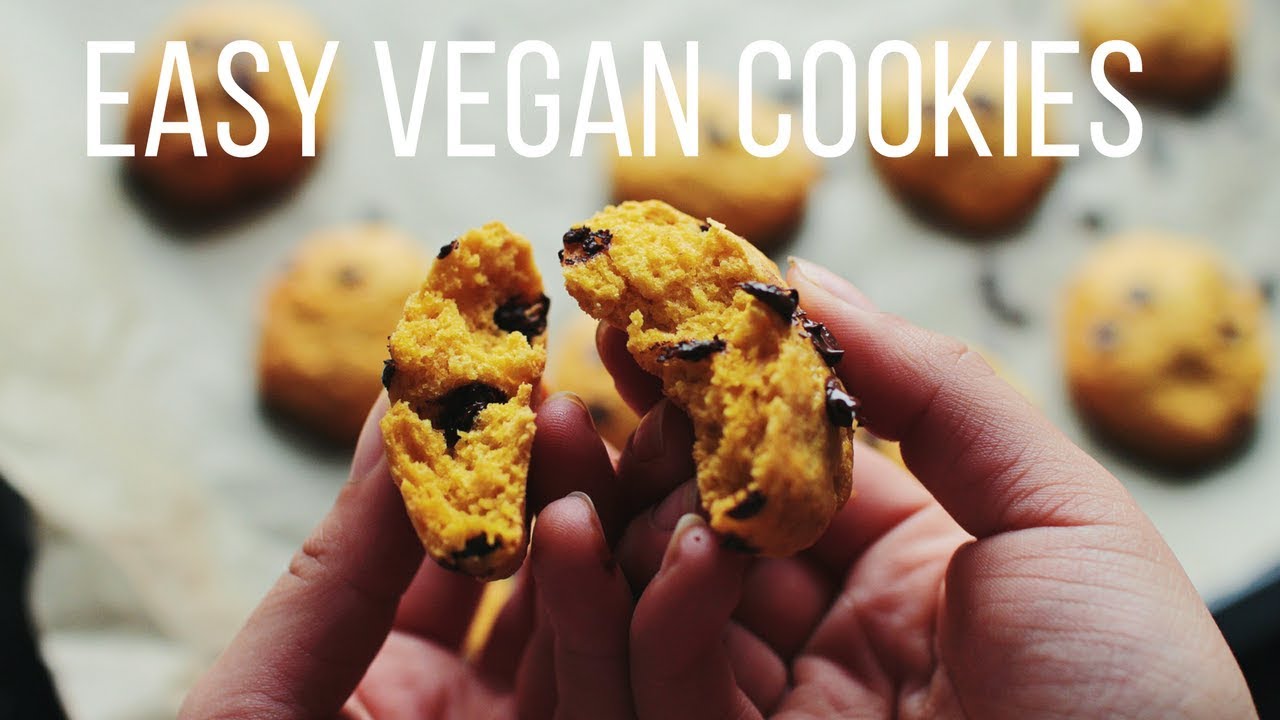 Vegan Pumpkin Chocolate Chip Cookies // Mina Rome