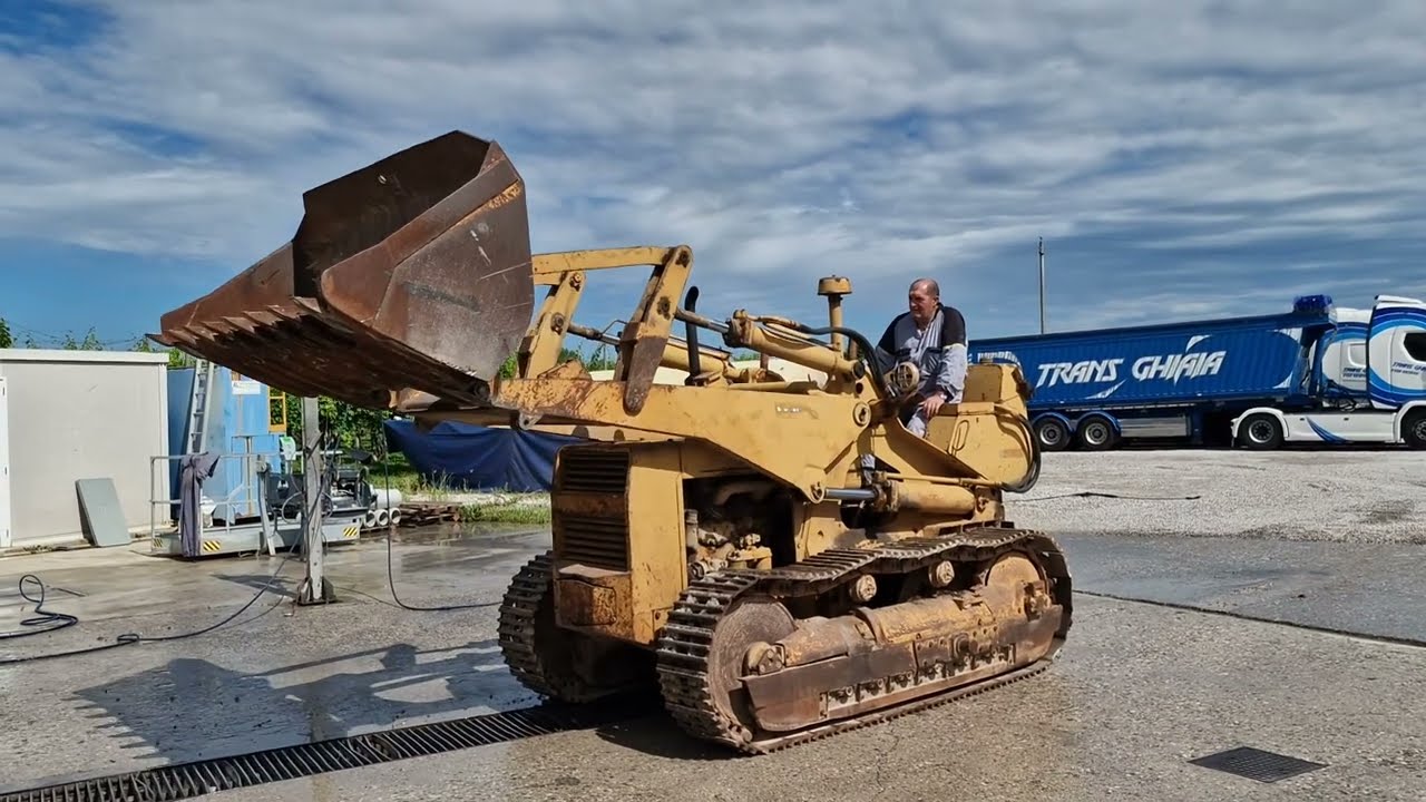 FINALMENTE RIMESSA IN MOTO PALA CINGOLATA D'EPOCA FIAT FL8 PRIMA DEL RESTAURO OLD ITALIAN BULDOZER