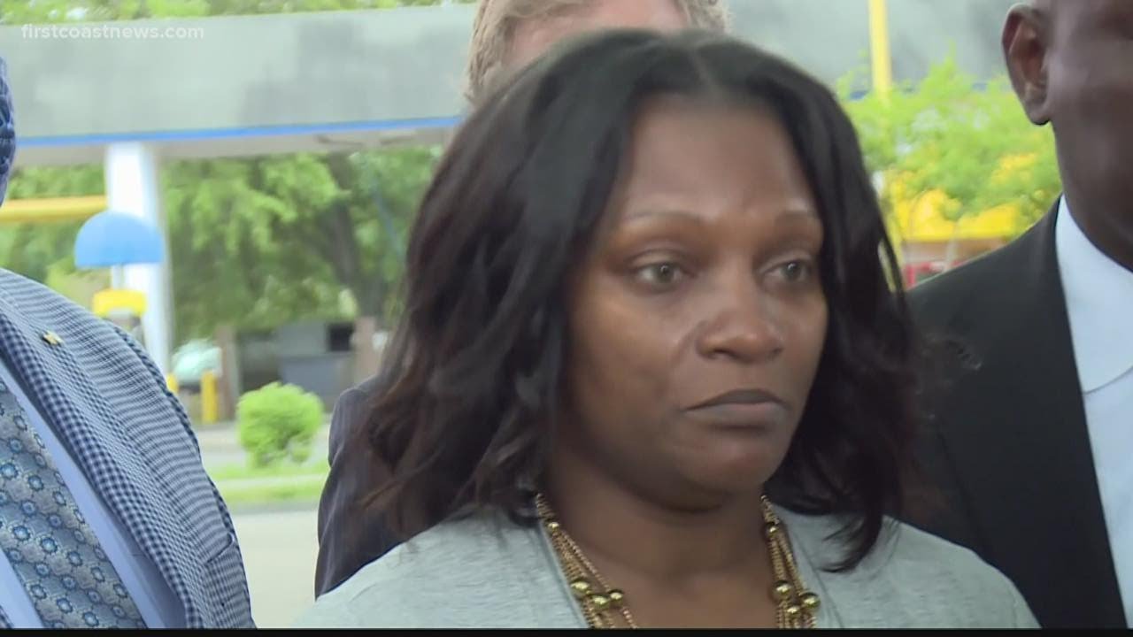 Woman suing Publix after being accused of shoplifting, Tased in parking lot in front of children