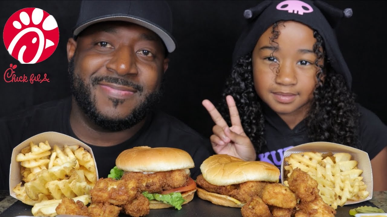 EATING CHICK-FIL-A WITH MY DAUGHTER.  MUKBANG  (EATINGSHOW) TCEATS