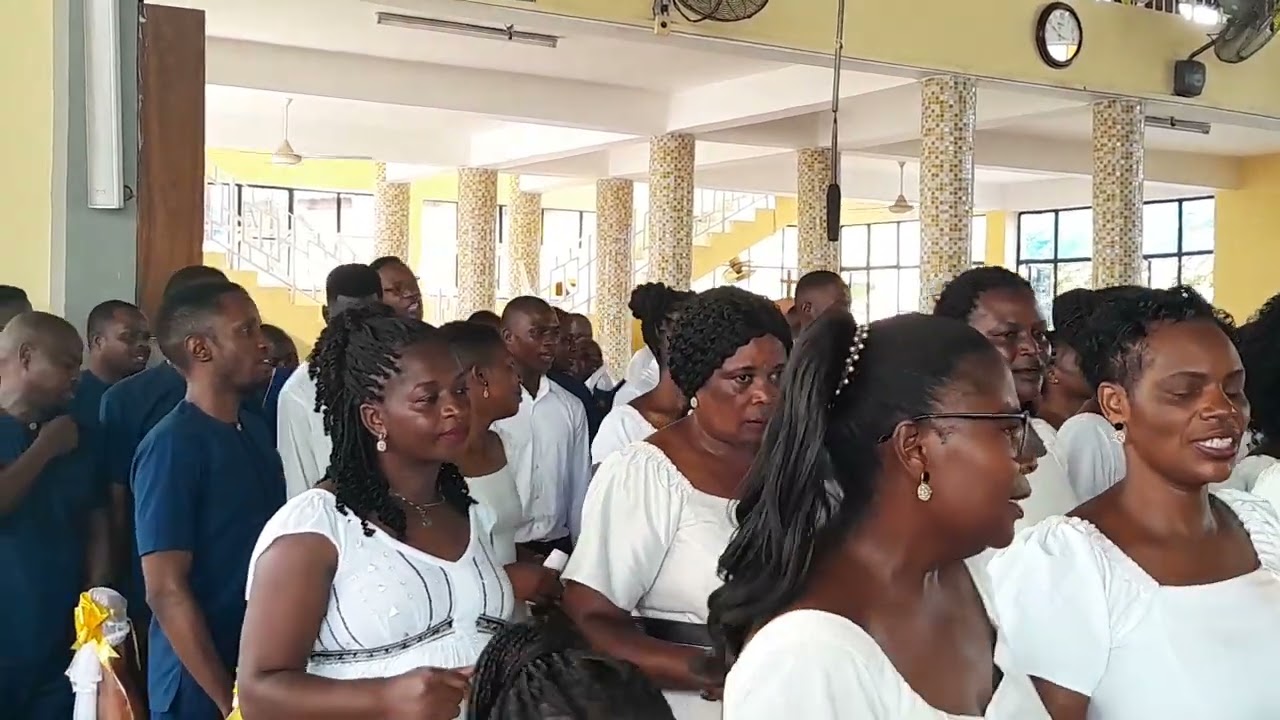 MT KIZITO MAKUBURI - MIISHO YOTE YA DUNIA, WIMBO WA KATIKATI MISA YA CHRISTMASS NA KWAYA YA