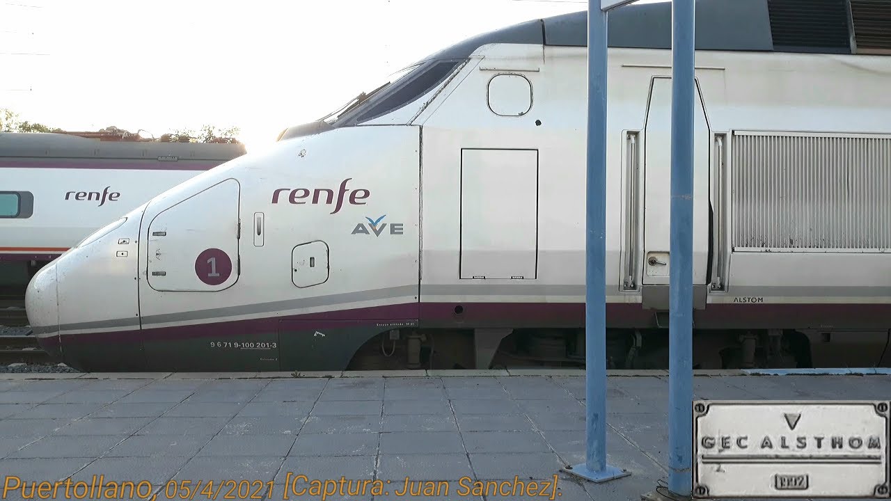 AVE S100-001 Madrid-Sevilla saliendo de la Estación de Puertollano, 05/4/2021