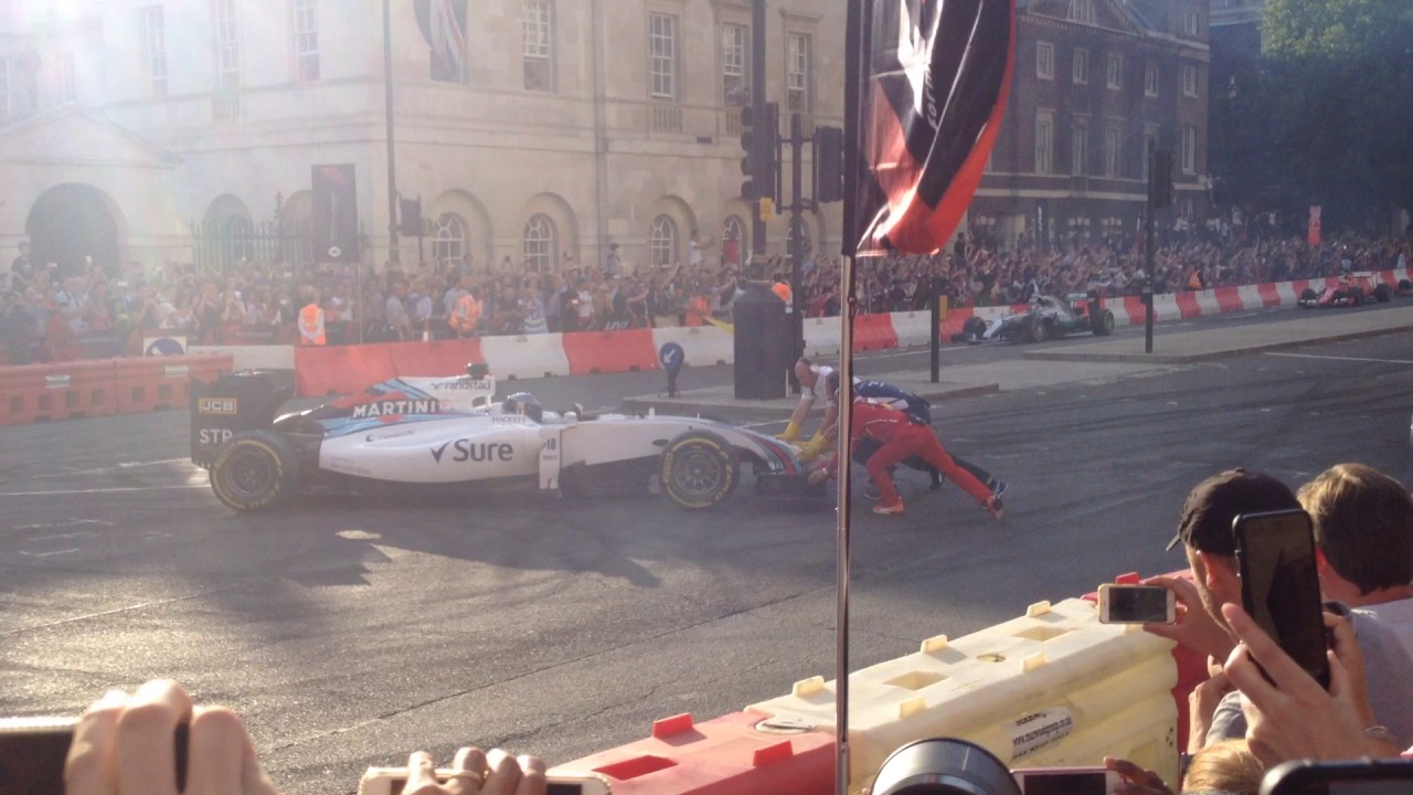 F1 Donuts & Burnouts @ London F1 Parade 2017