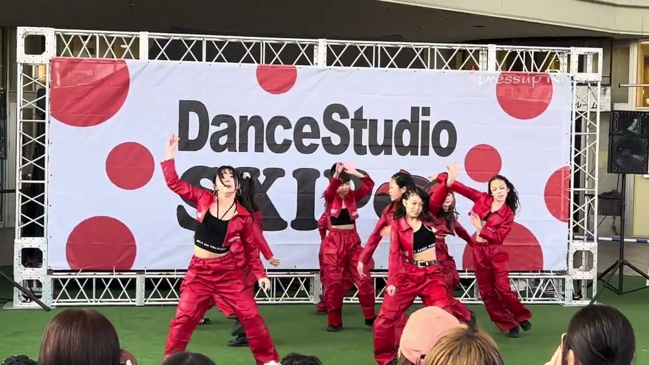 like jennie and jump black pink