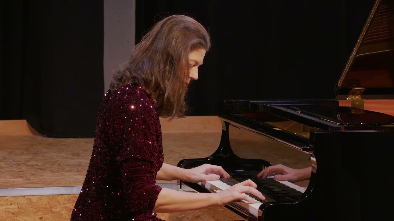 Chopin, Nocturne in C Sharp Minor, KK IVa/16, performed by Eva Bohte