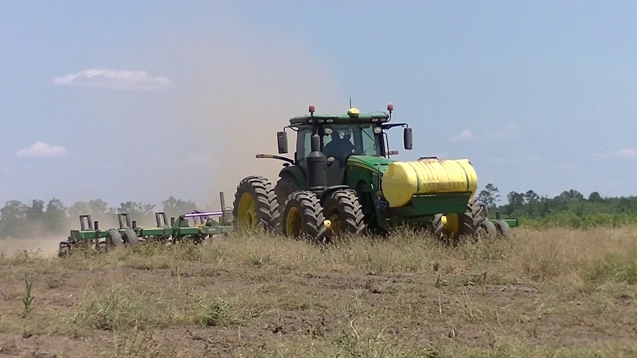 JOHN DEERE 8370R PULLING AN UNVERFERTH 12 ROW RIPPER STRIPPER. SCOTT FARMS 2019 STRIP TILL PT1