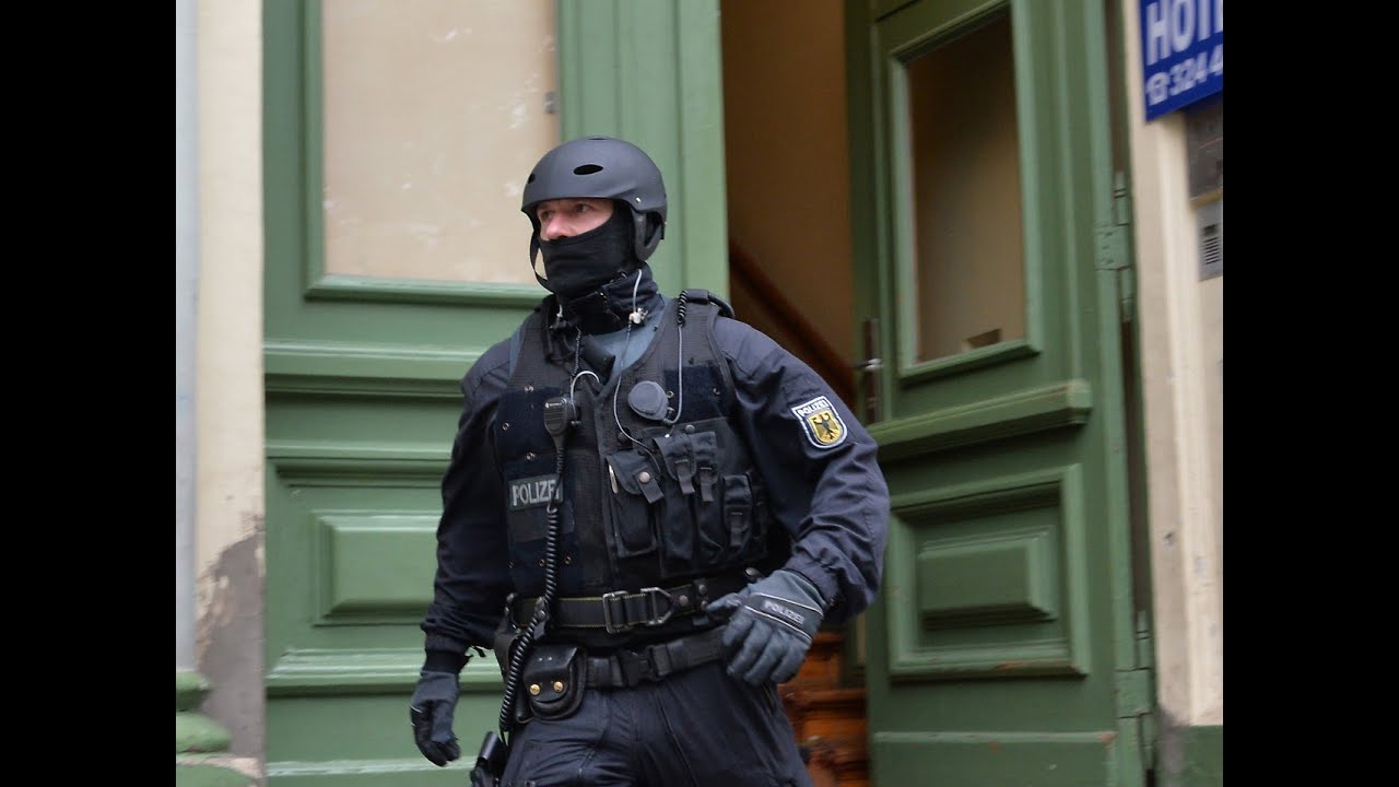Razzia in mehreren St&auml;dten: Polizei geht gegen Schleuserbande vor - n-tvde