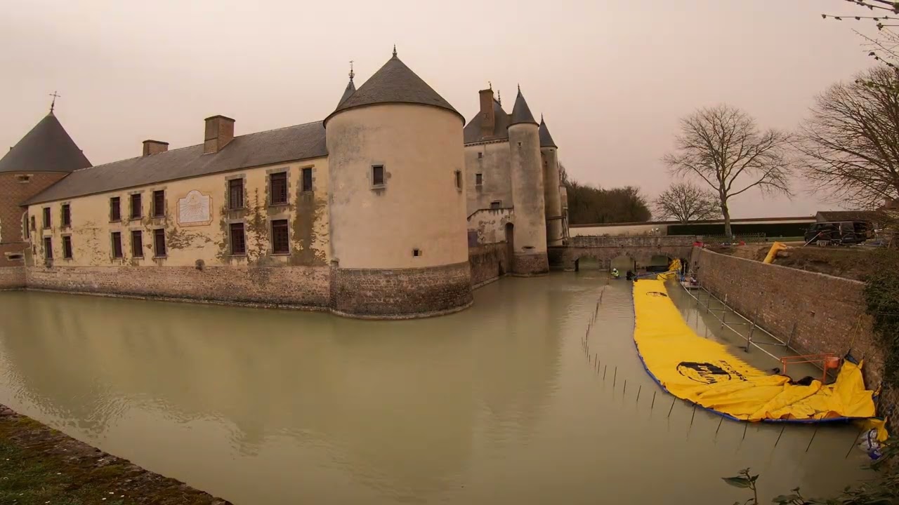 🐟 Rénovation des douves - Château de Chamerolles | Mise en assec par batardeaux souples (U-shape)