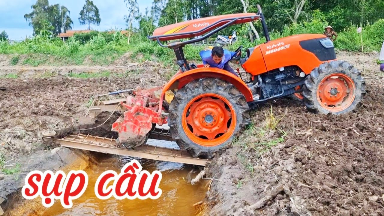 Máy xới kubota gặp sự cố sụp cầu