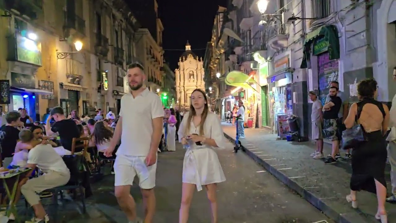 Catania Sicily Italy ❤️,  the night of the 5/8/2025 , how the streets at night looks like 