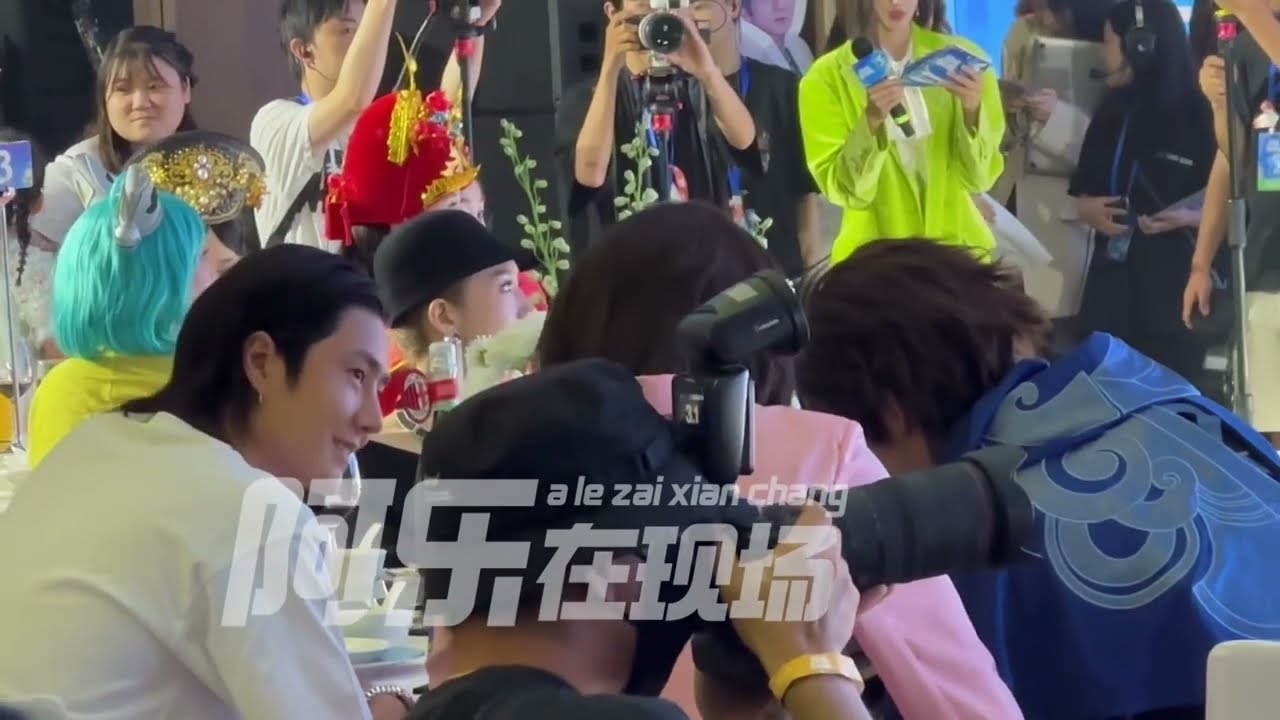Wang Yibo at Yuehua Family Concert Night 王一博乐华娱乐年会晚宴