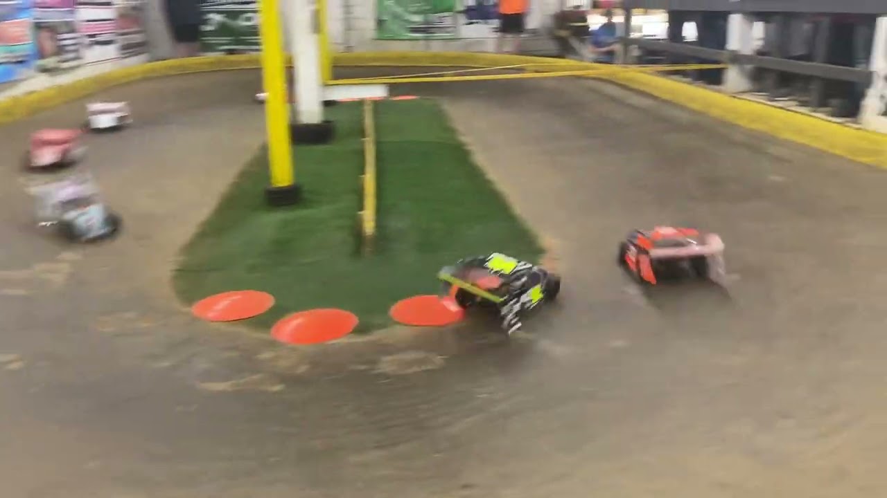 The barn raceway in Waverly Ohio 11-15-2025 short course open a main feature.