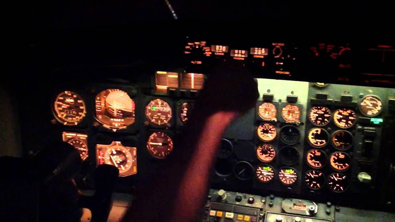 737-200 Approach into Las Vegas PilotEdge